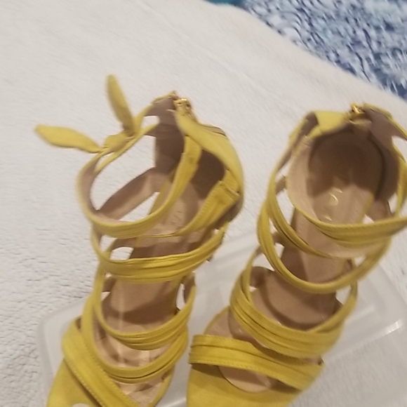 Heels - Picture 2 of 3